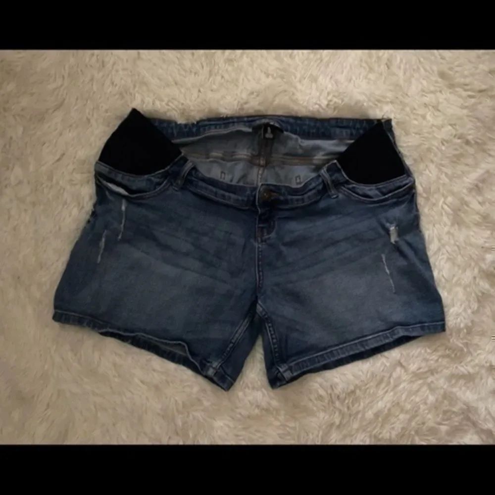 Women’s Maternity Stretch Jean shorts size XL by Indigo Blue